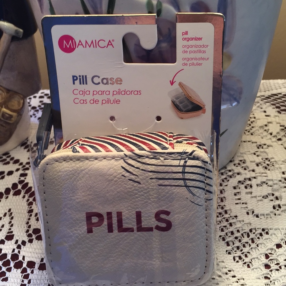 Amica pull case looks like a letter. Beige color🌷